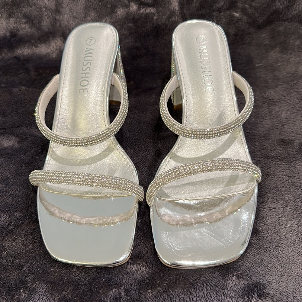 NIB Silver and Rhinestone chunk heels by Musshoe … size 7.